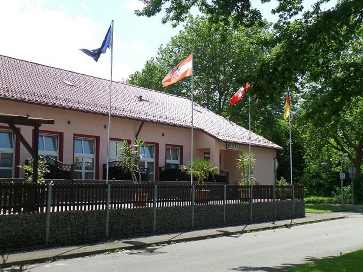 Hotel Garni Heuschober Фридрихсхафен Экстерьер фото